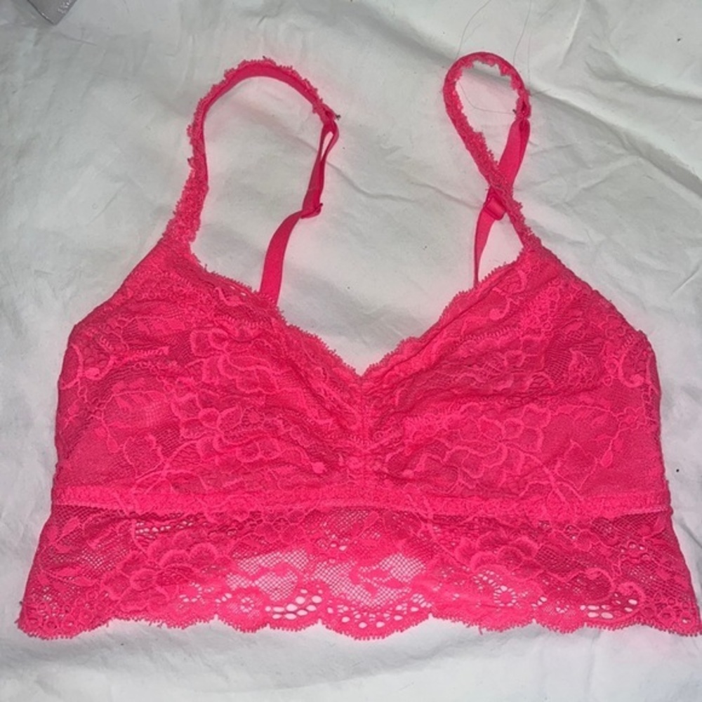 VICTORIA’S SECRET PINK LACE BRALETTE